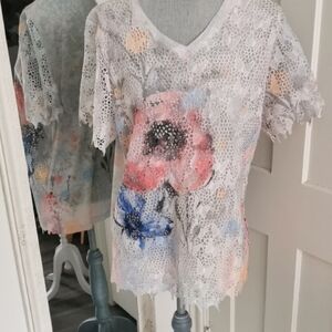 Beta's choice cut out lace floral cottagecore short sleeve top. Size XL